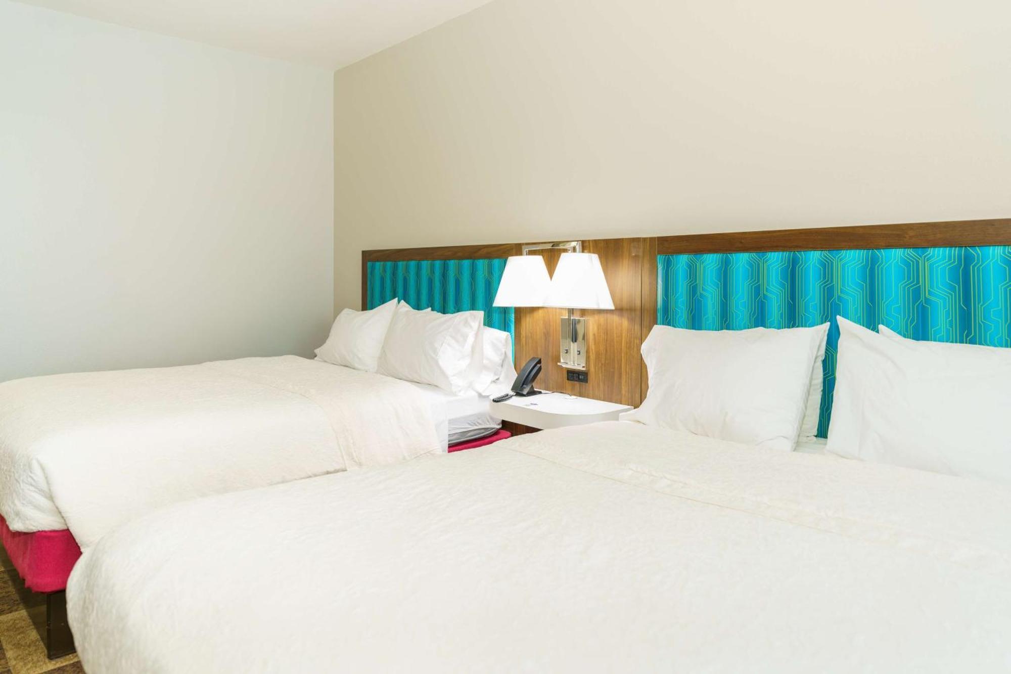 Hampton Inn Гарден-Сіті Екстер'єр фото