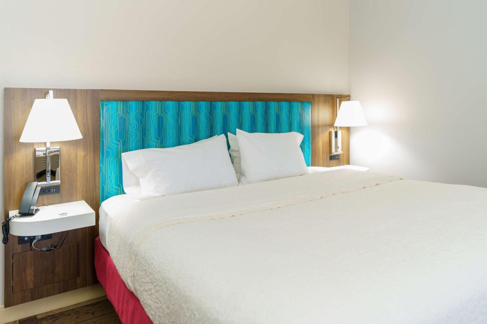 Hampton Inn Гарден-Сіті Екстер'єр фото