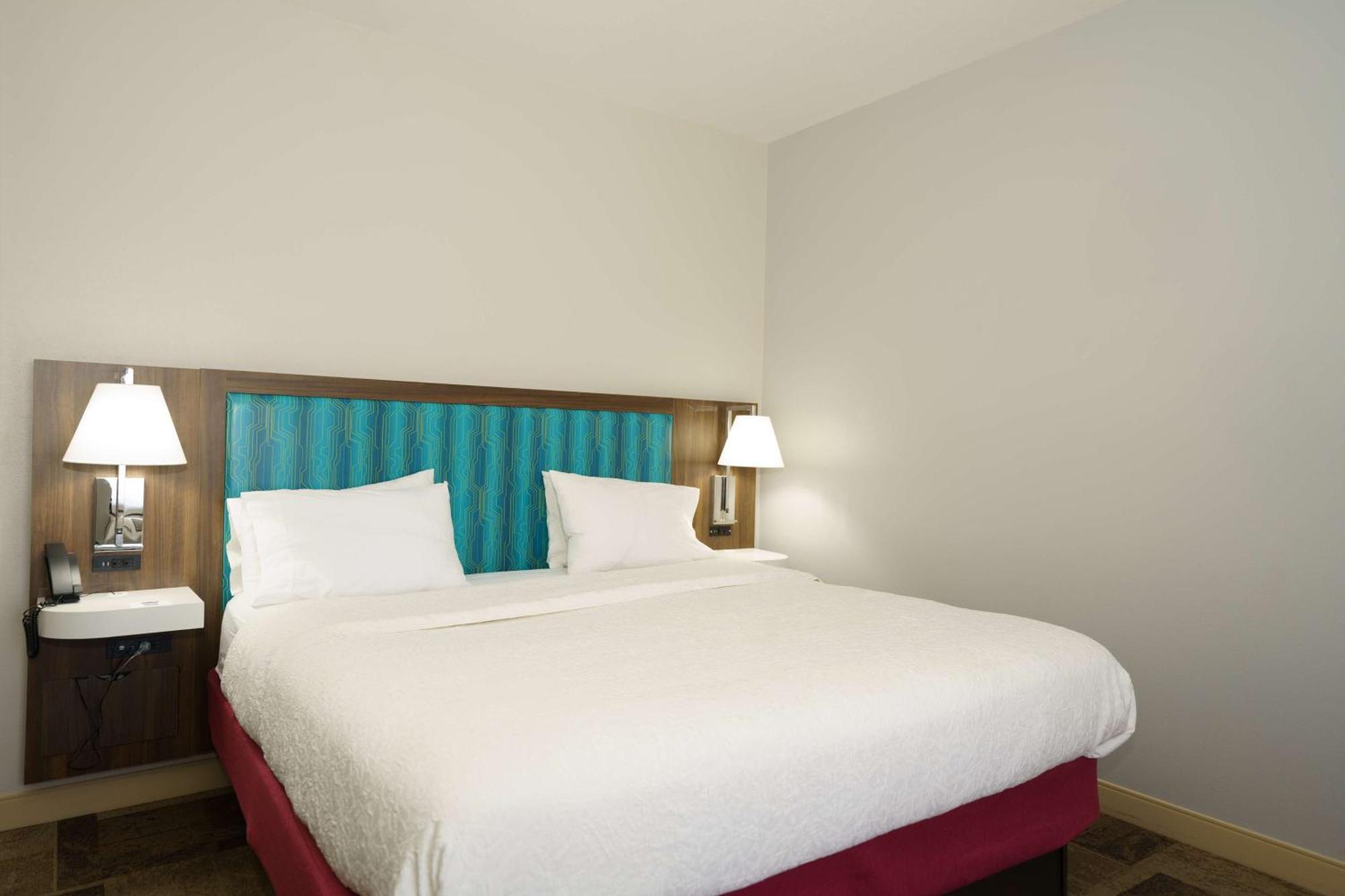 Hampton Inn Гарден-Сіті Екстер'єр фото