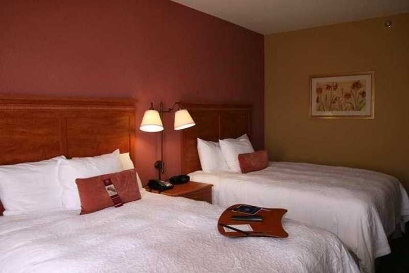 Hampton Inn Гарден-Сіті Номер фото